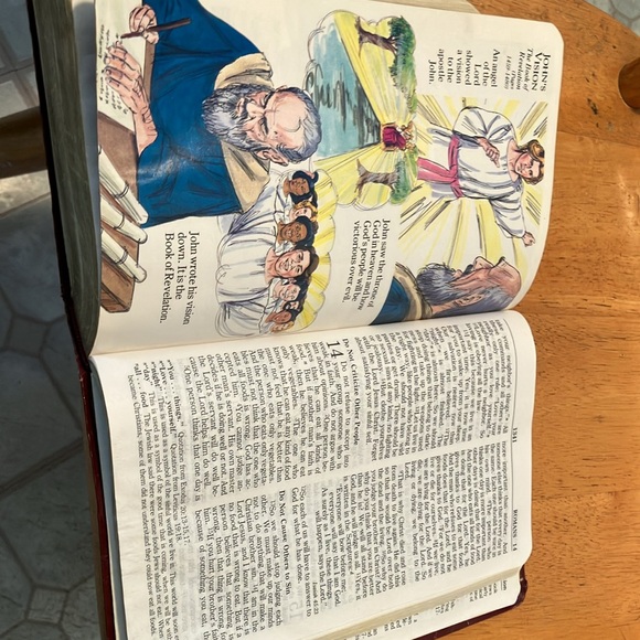 Vintage 1986 - 1988. Holy Bible “ International Children’s “ with many pictures - Picture 10 of 13